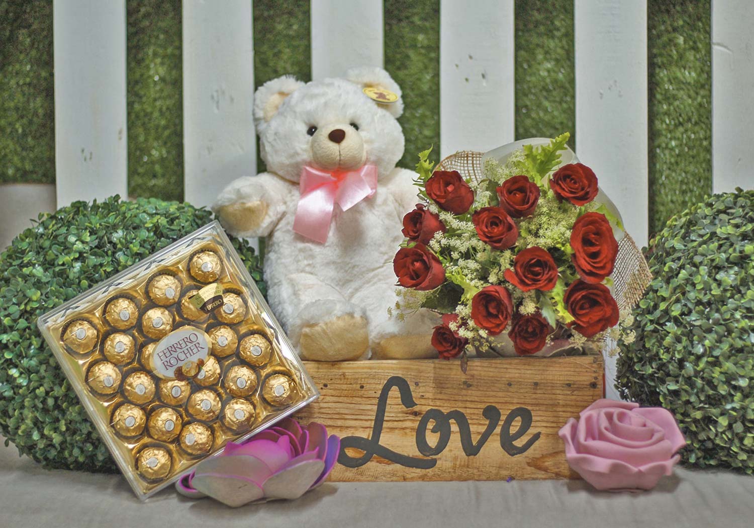 1-dozen-red-roses-with-bear-and-ferrero